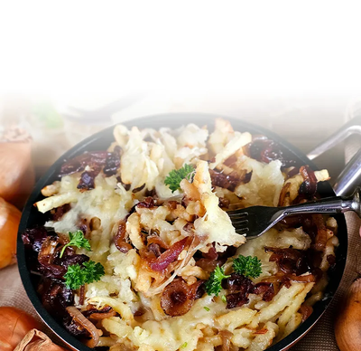 Cremige Spätzlepfanne mit karamellisierten Zwiebeln Rezept | Cremige Spätzlepfanne mit karamellisierten Zwiebeln