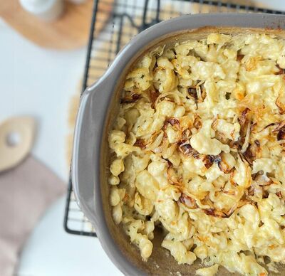 Rezepte & Inspirationen: Käsespätzle mit Emmentaler und Butter - GOLDSTEIG Käsespezialitäten Rezept | Käsespätzle mit Emmentaler und Butter