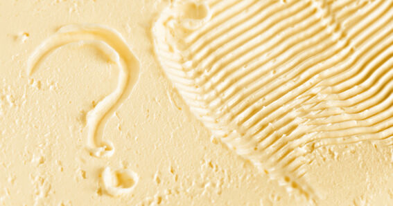 Butter Käsefact: Alles in Butter Entstehung - GOLDSTEIG Käsespezialitäten Glattgestrichene Butter von GOLDSTEIG mit Fragezeichen